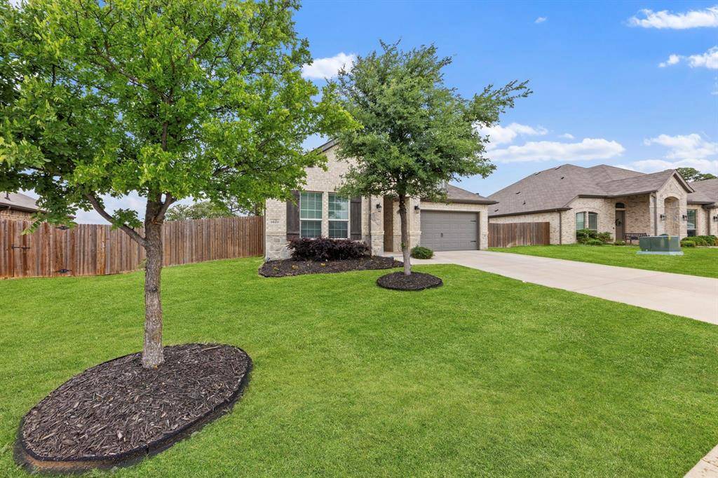 1620 Glade Meadows Drive, Burleson, TX 76058