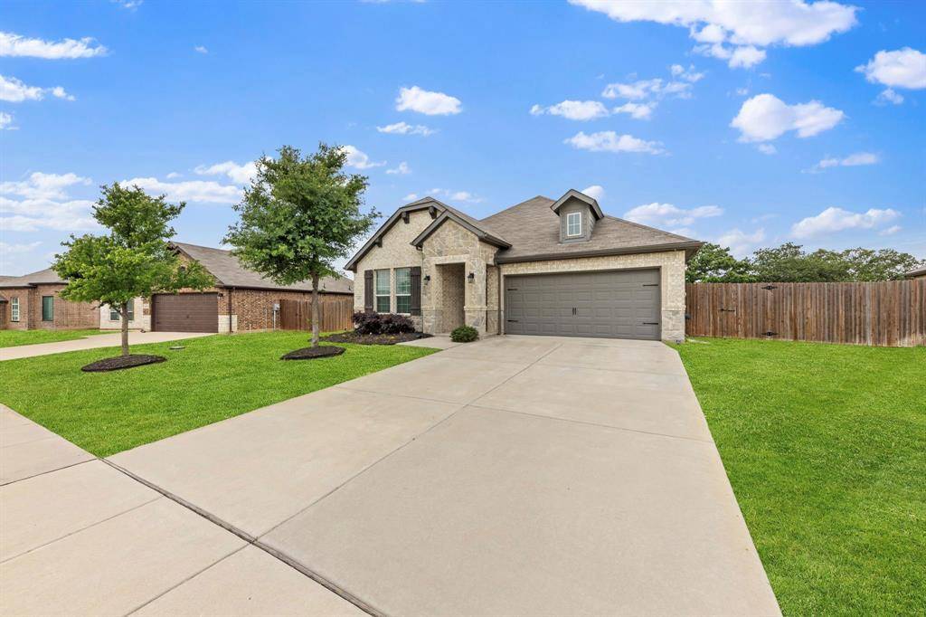 1620 Glade Meadows Drive, Burleson, TX 76058