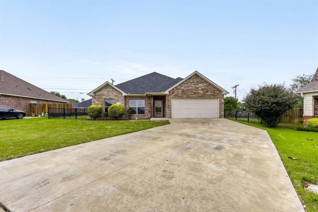 1604 Belle Plain Drive, Cleburne, TX 76033