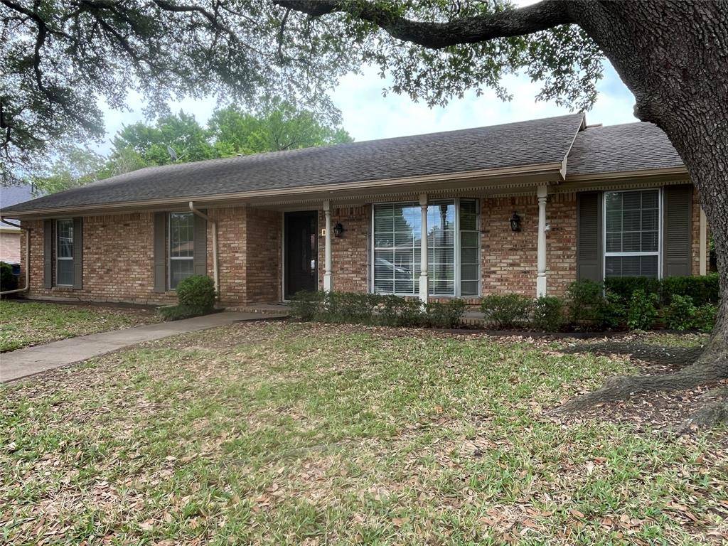 1409 Hillcrest Street, Ennis, TX 75119
