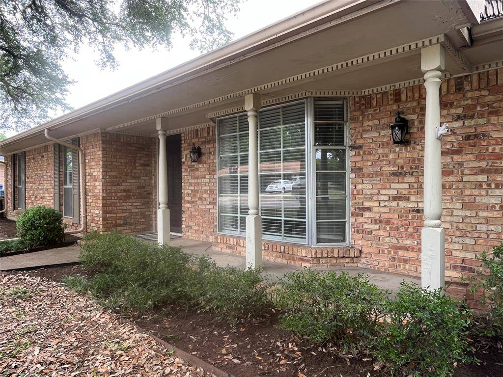 1409 Hillcrest Street, Ennis, TX 75119