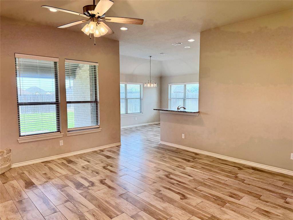 3325 Arrow Creek Drive, Granbury, TX 76049