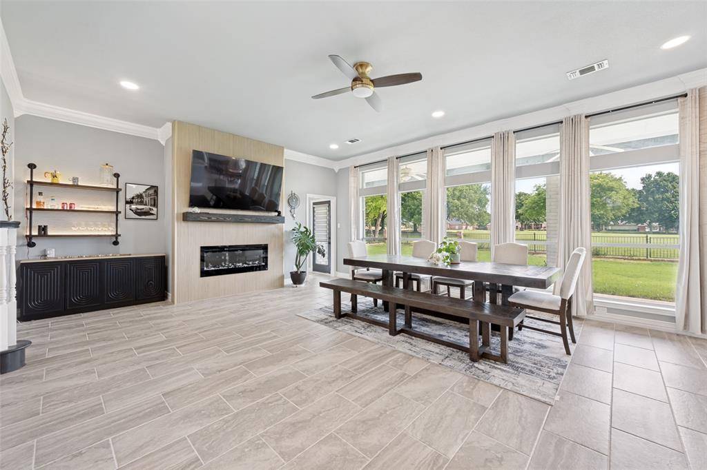 818 Riviera Drive, Mansfield, TX 76063