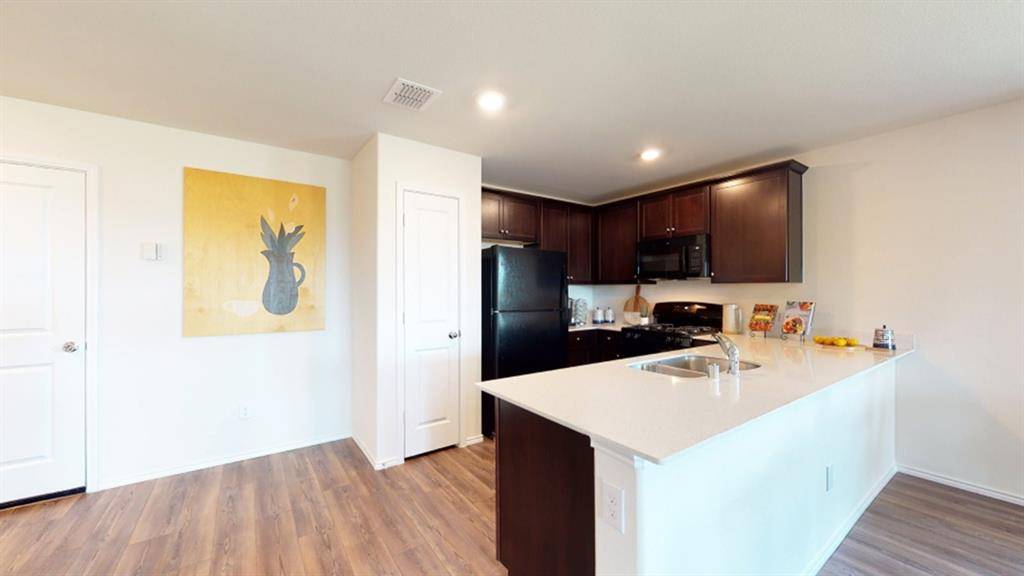 904 Wildflower Street, Ennis, TX 75119