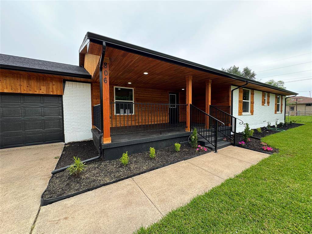 806 Jungle Drive, Duncanville, TX 75116