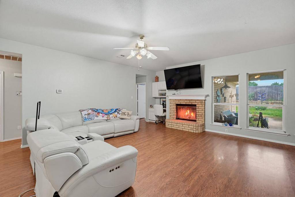 1028 Cedar Ridge Lane, Burleson, TX 76028