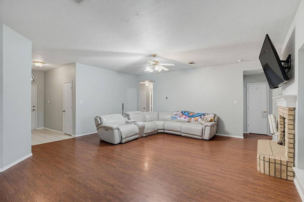 1028 Cedar Ridge Lane, Burleson, TX 76028