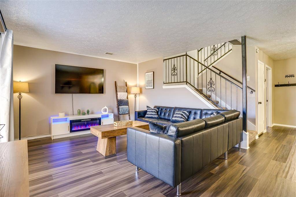 42 W Creek Lane #3, Grand Prairie, TX 75052