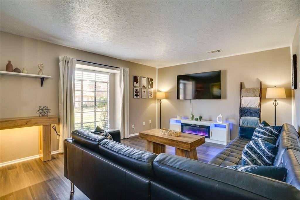 42 W Creek Lane #3, Grand Prairie, TX 75052