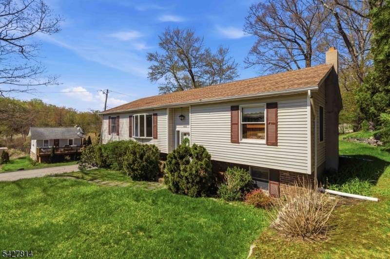 400 Lake Shore Dr, West Milford Twp., NJ 07421