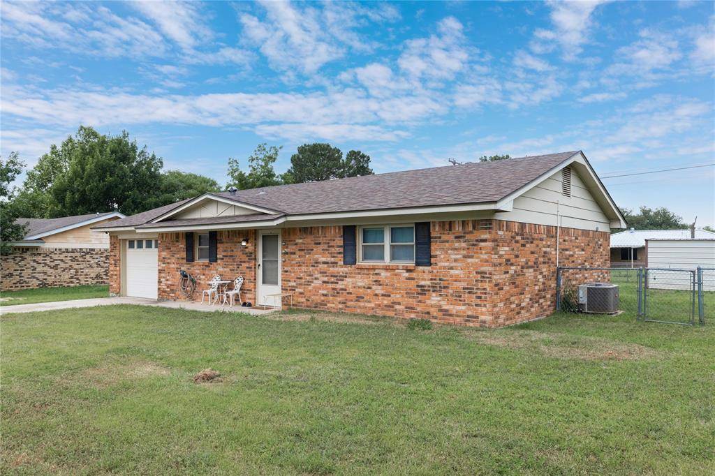 3806 Country Side Drive, Brownwood, TX 76801