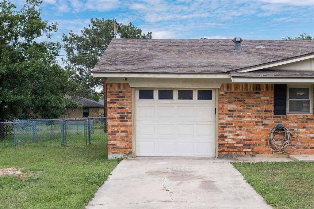 3806 Country Side Drive, Brownwood, TX 76801