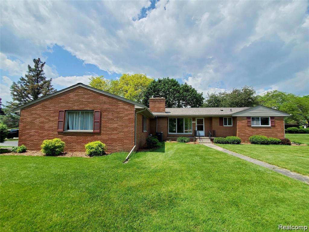 7124 Elmwood DR, Grand Blanc Charter Township, MI 48439