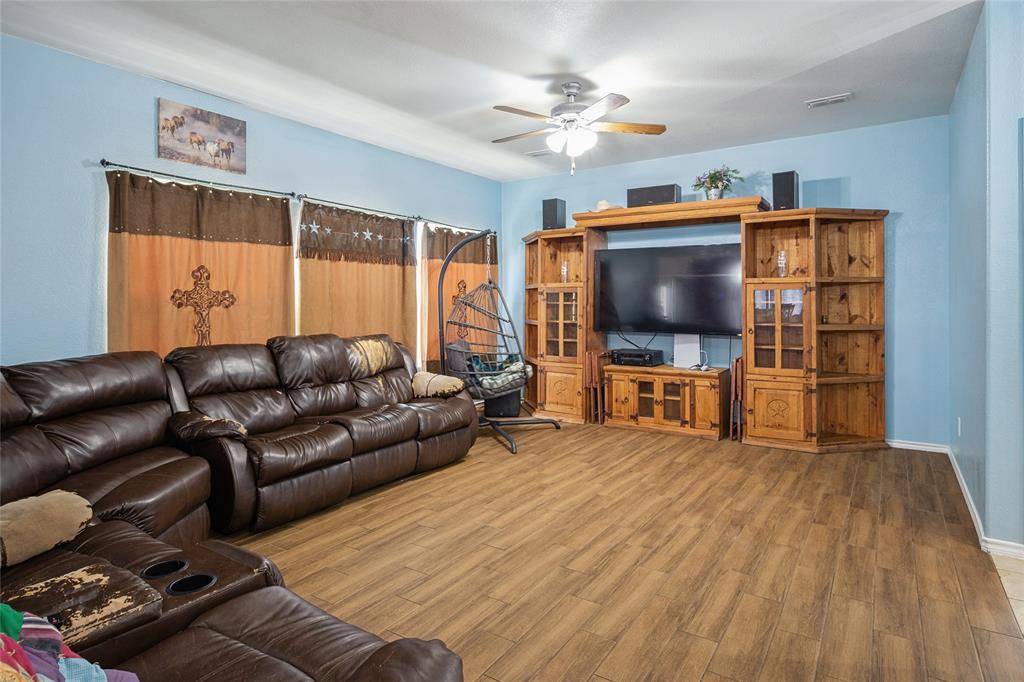 324 Fairgrounds Lane, Ponder, TX 76259