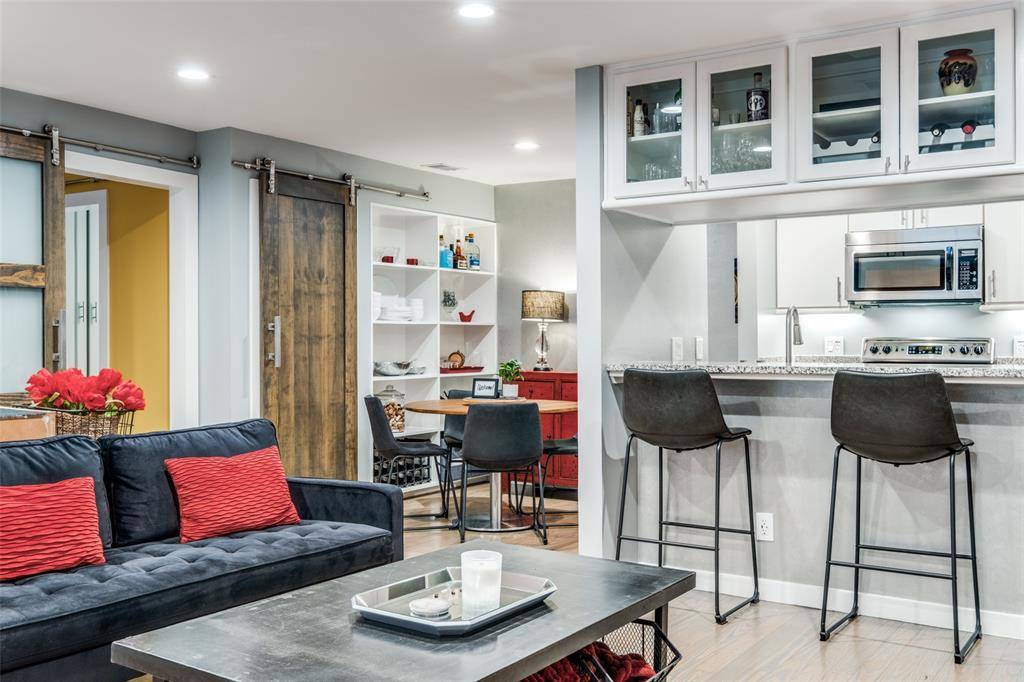 4231 Travis Street #17, Dallas, TX 75205
