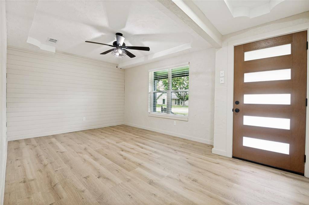 405 Stiles Drive, Midlothian, TX 76065