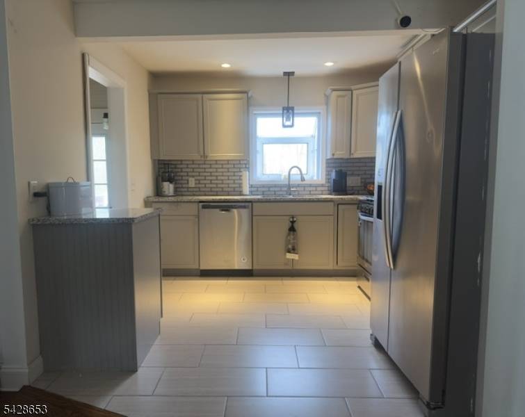 4 W Nelson St, Newton Town, NJ 07860