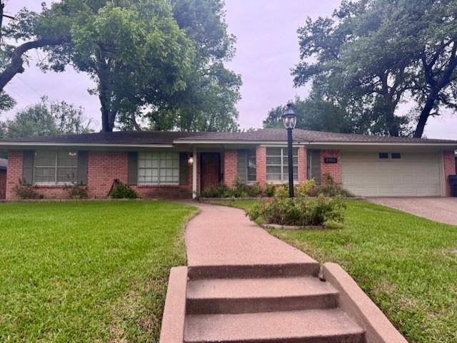 2002 Mimosa Drive, Corsicana, TX 75110