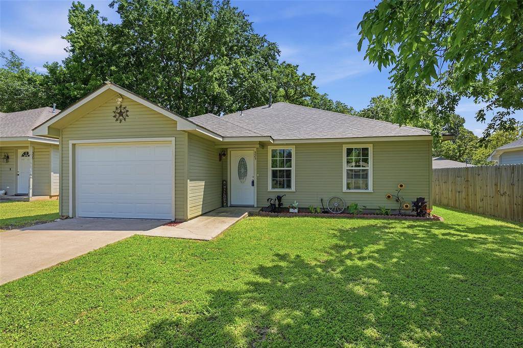 323 Texas Street, Pottsboro, TX 75076
