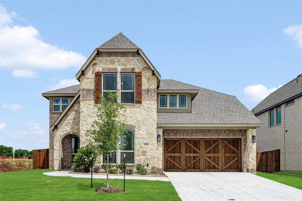 925 Cannes Drive, Red Oak, TX 75154