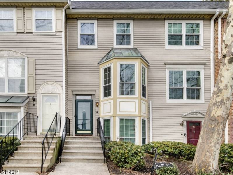 77 Howard St, Newark City, NJ 07103