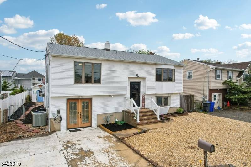 3138 Oceanic Dr, Toms River Township, NJ 08753