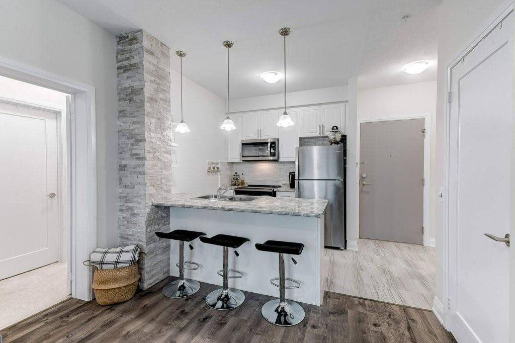 16 Concord PL #123, Grimsby, ON L3M 0J1