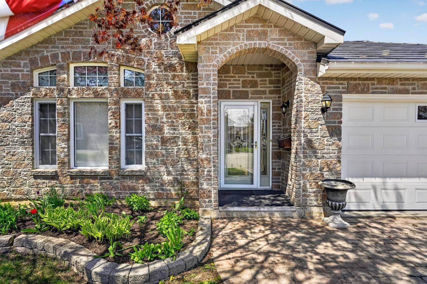 24 Regency PL, Brockville, ON K6V 7M5