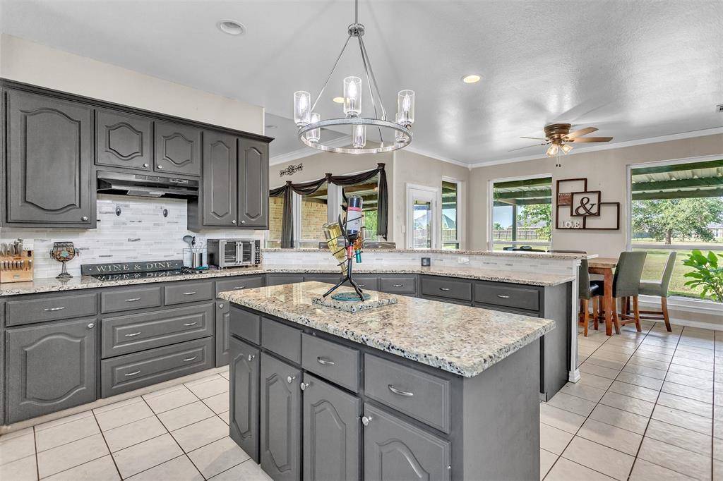 1200 E Remington Park Drive, Talty, TX 75160