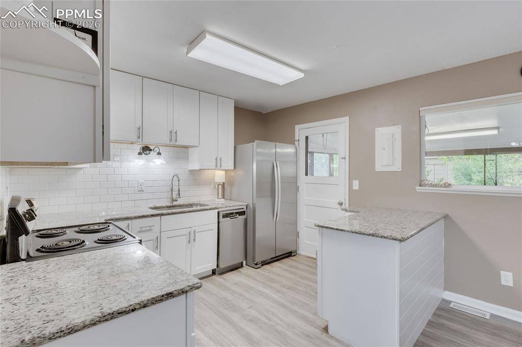 1215 Yosemite DR, Colorado Springs, CO 80910
