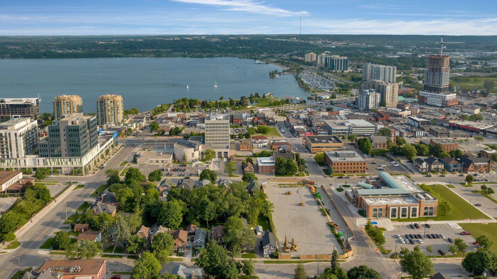 63 Mcdonald ST, Barrie, ON L4M 1P4