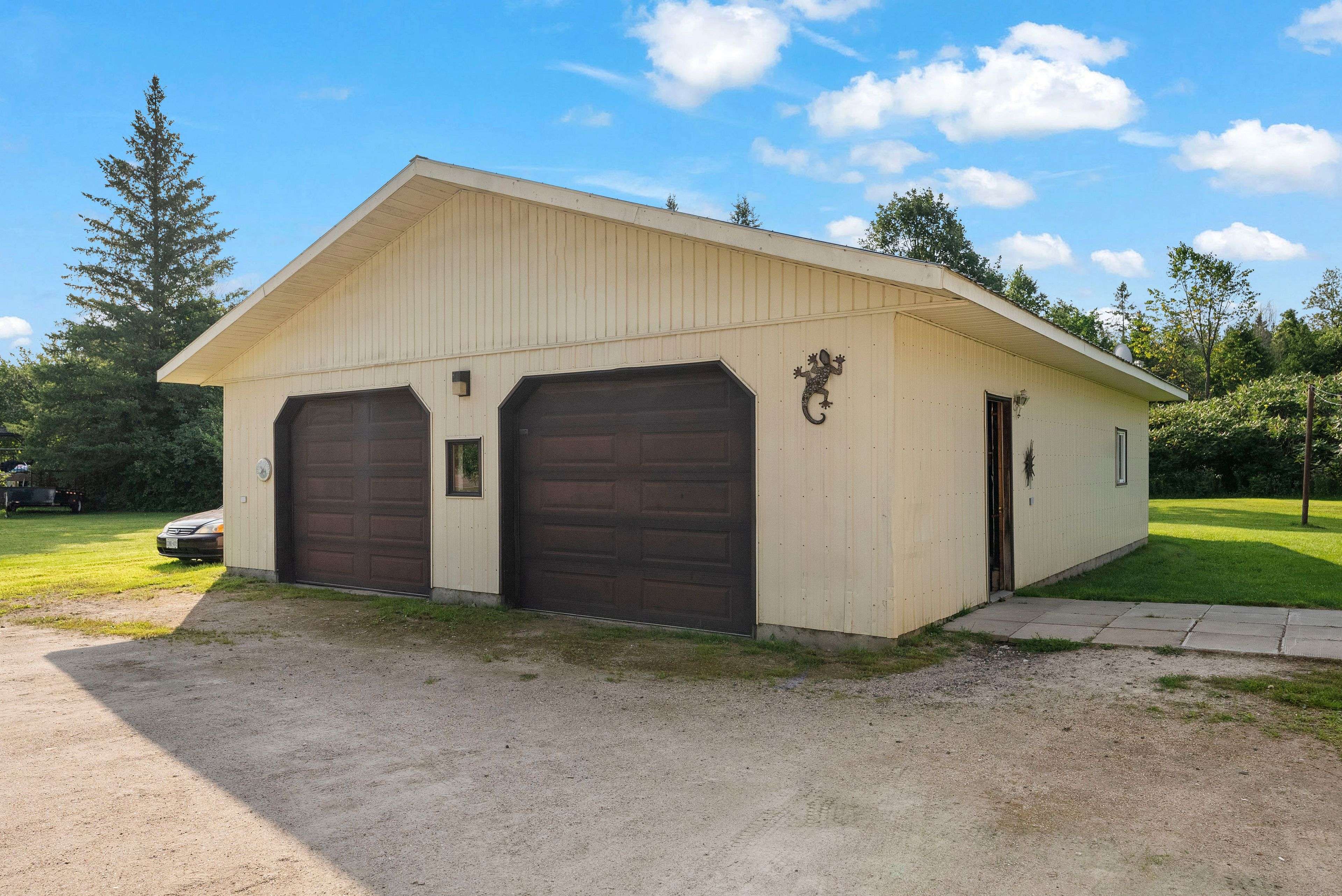 2427 LOCHWINNOCH RD, Horton, ON K7V 3Z4