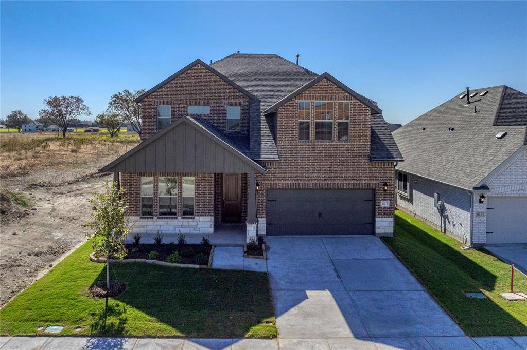 613 Brazos Drive, Van Alstyne, TX 75495