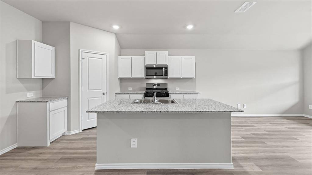1908 CHEROKEE Lane, Cleburne, TX 76033