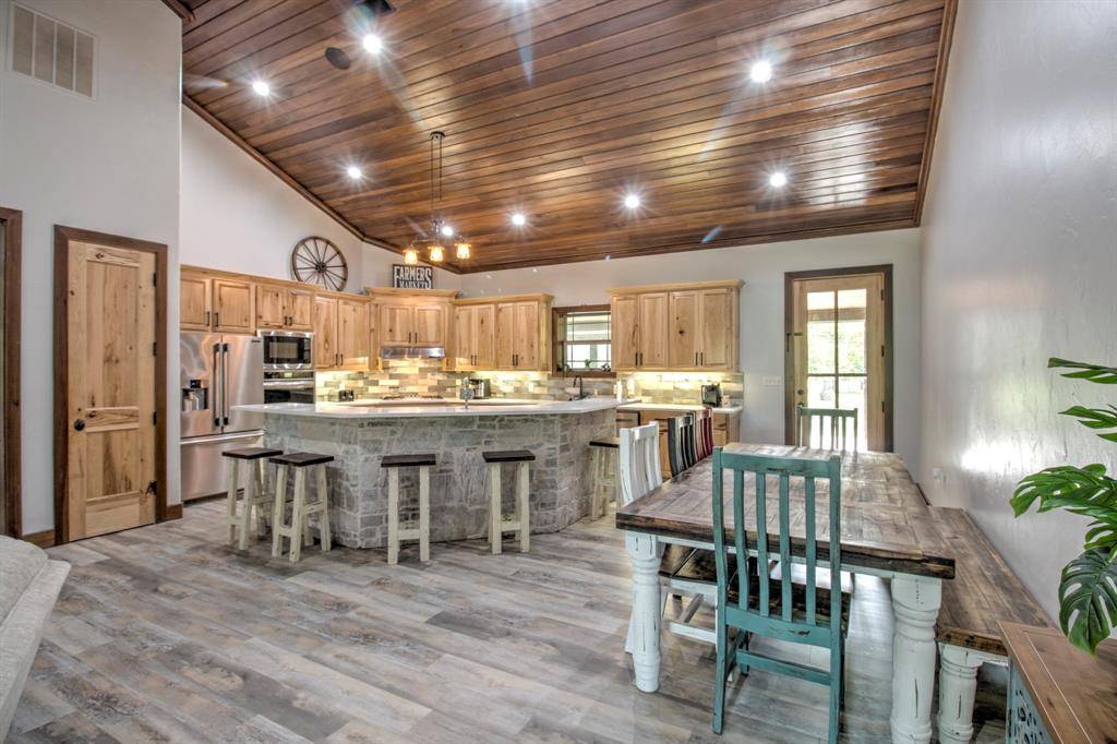 1024 Jordan Creek Road, Collinsville, TX 76233