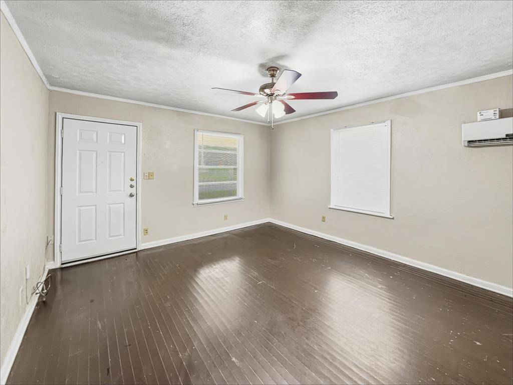 5013 Kessler Road, River Oaks, TX 76114
