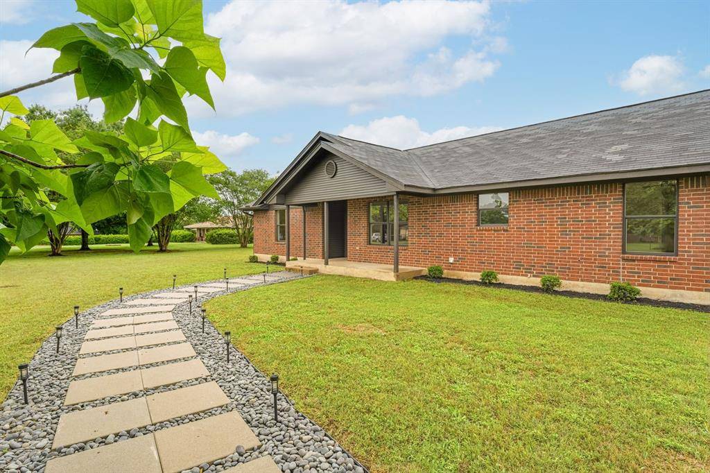 180 Woodard Lane, Bruceville, TX 76630