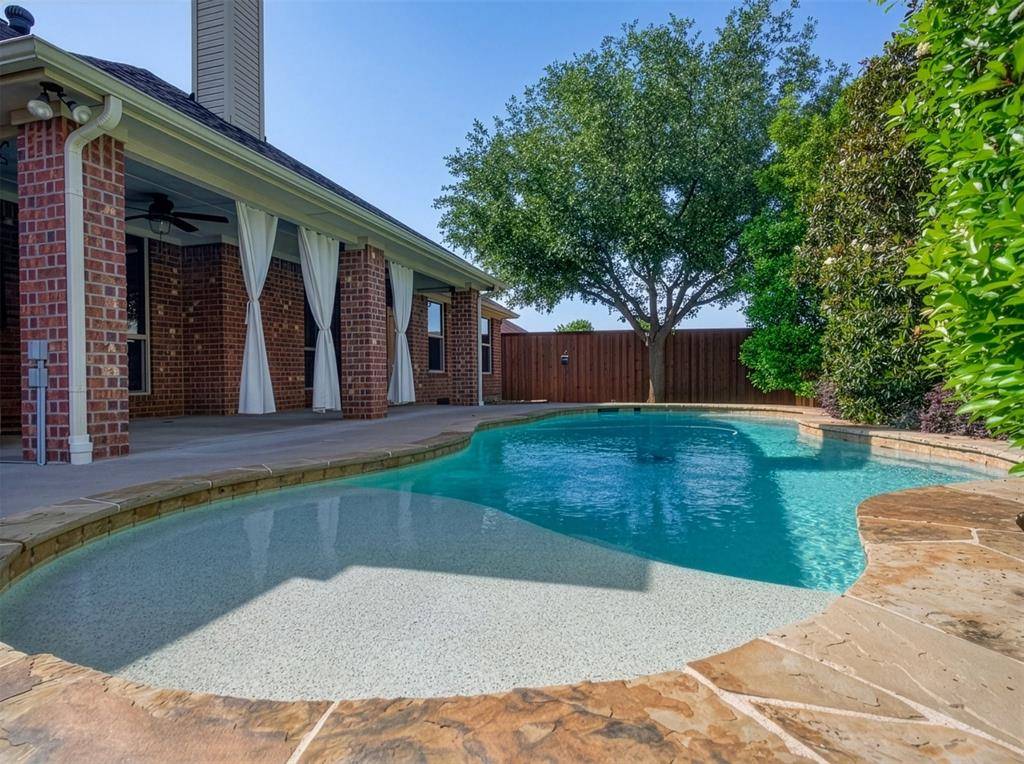 3916 Palomino Drive, Benbrook, TX 76116