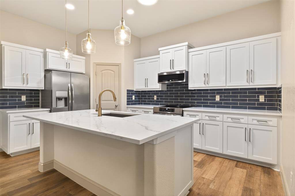 3916 Palomino Drive, Benbrook, TX 76116