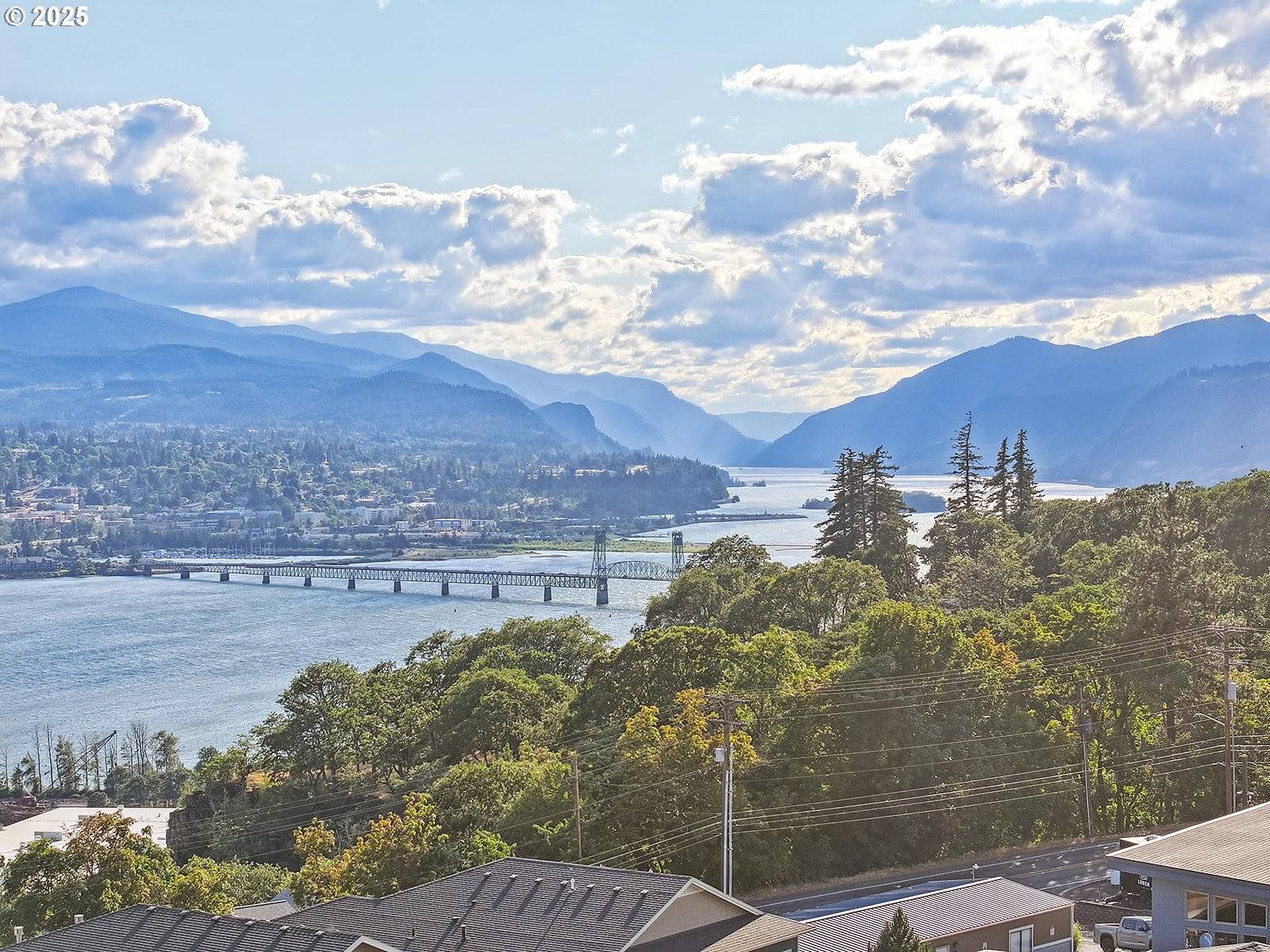 211 EAGLE RIDGE DR, White Salmon, WA 98672