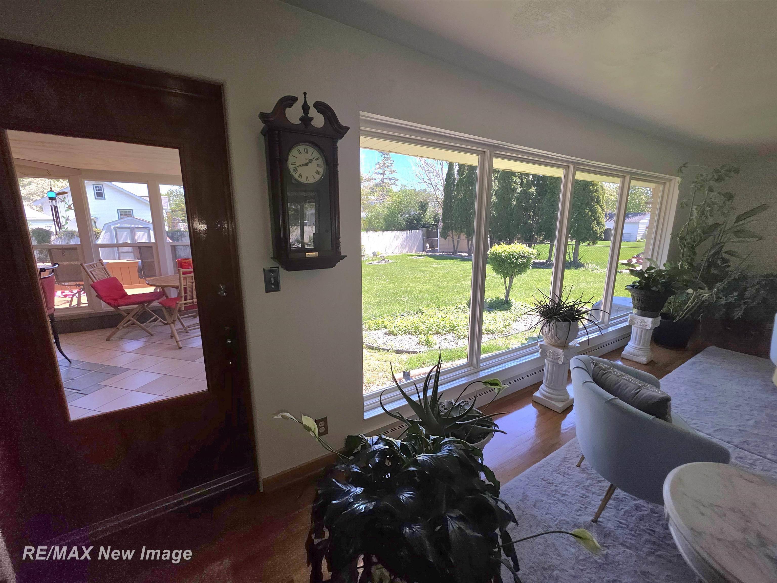 77 Elmview CT, Saginaw, MI 48602