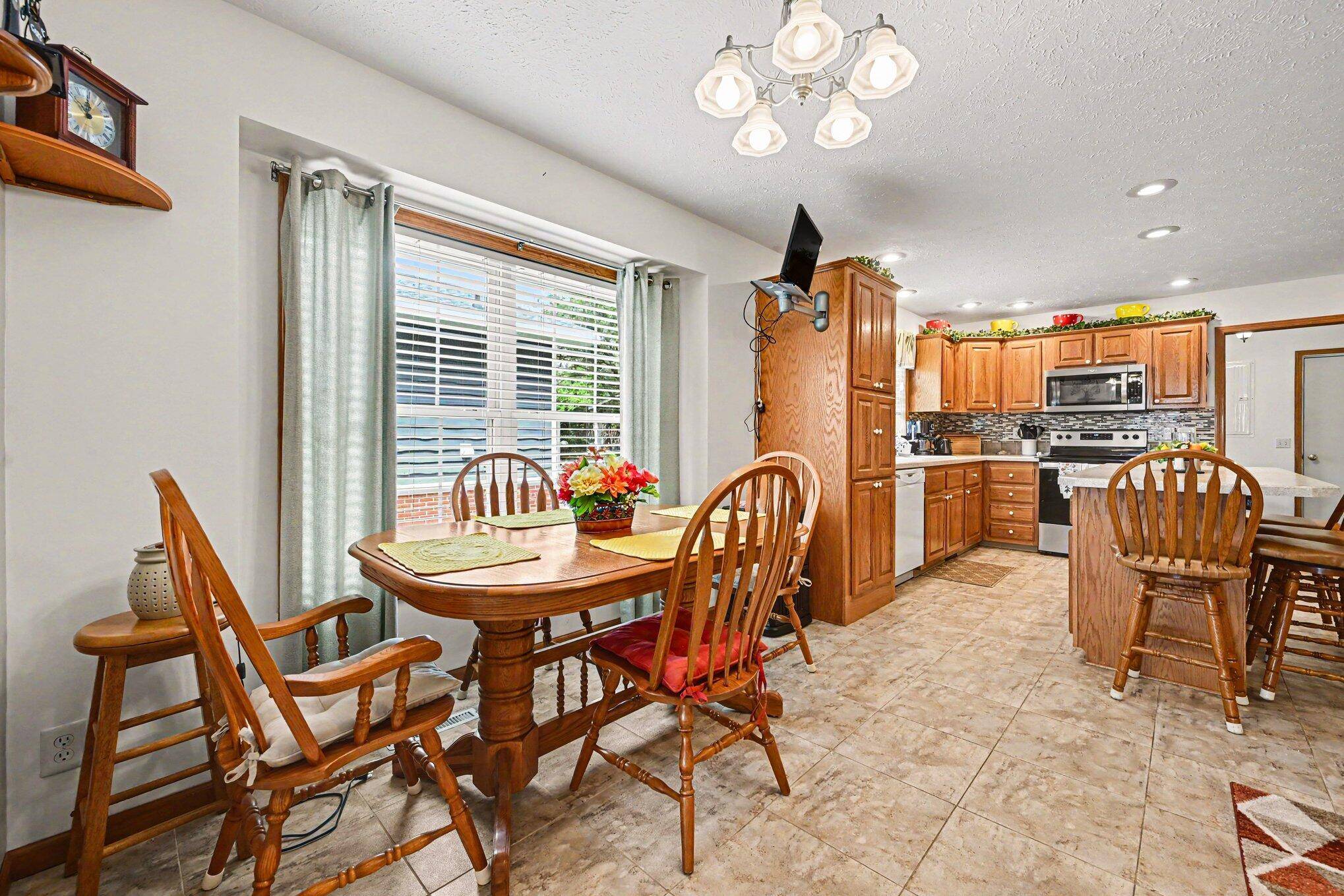 584 Orchard RD, Fredonia Twp, MI 49068