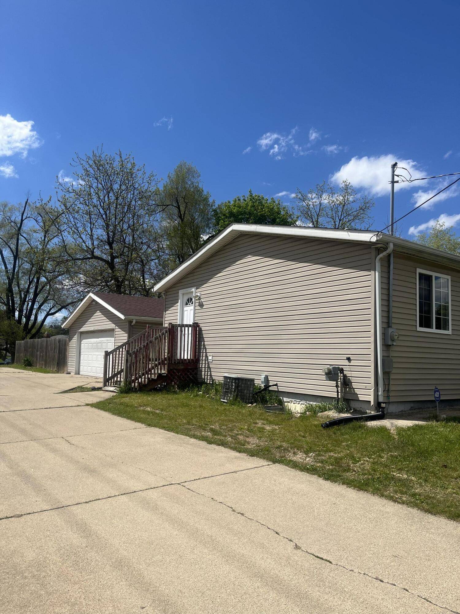1809 Sunnyside DR, Kalamazoo Twp, MI 49048