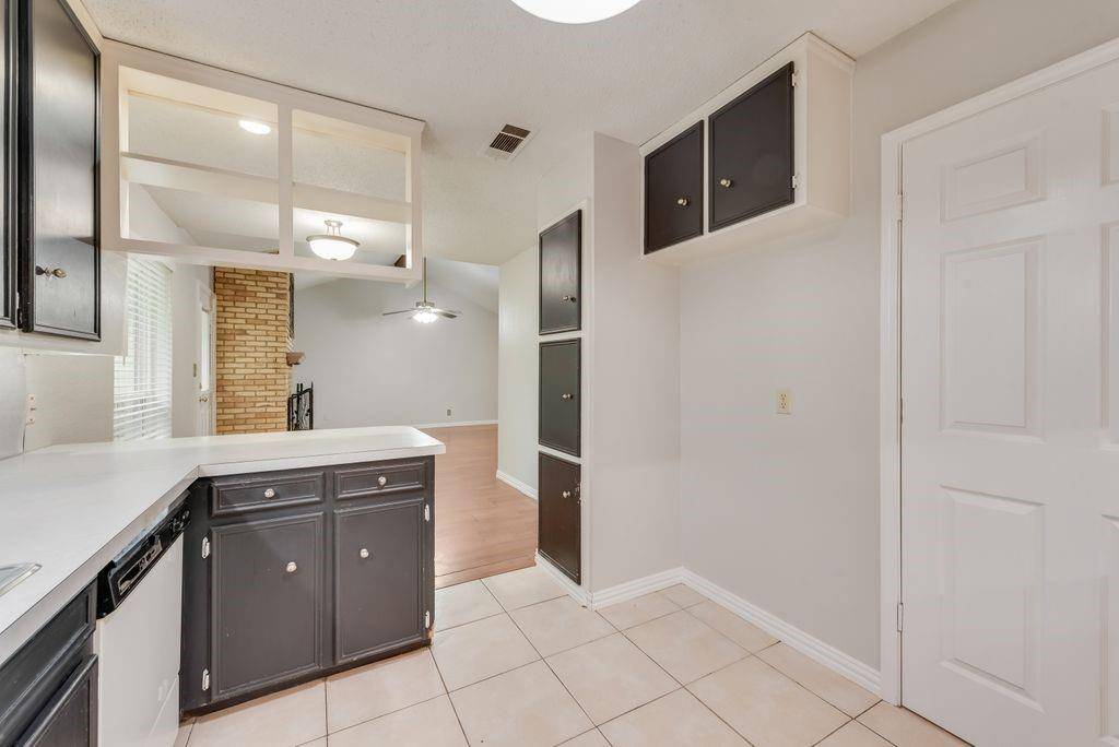 809 Buffalo Drive, Arlington, TX 76013