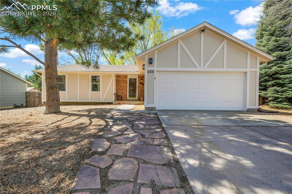 223 Saddlemountain RD, Colorado Springs, CO 80919