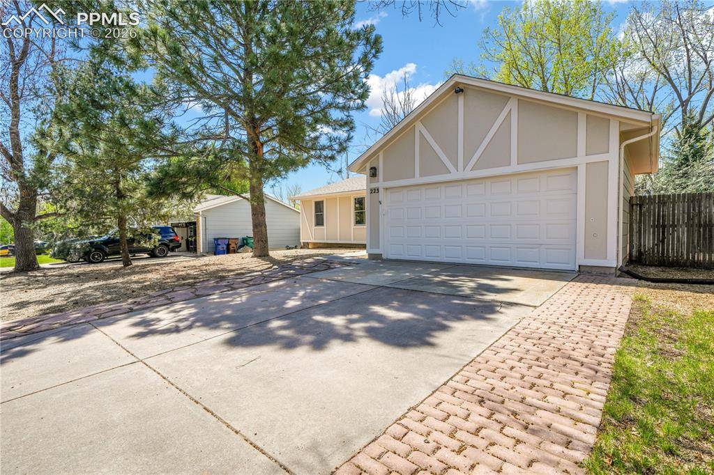 223 Saddlemountain RD, Colorado Springs, CO 80919