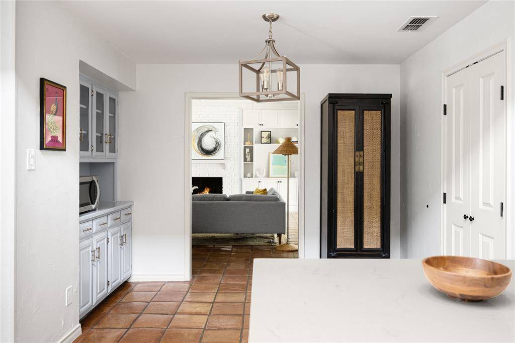 9535 Viewside Drive, Dallas, TX 75231