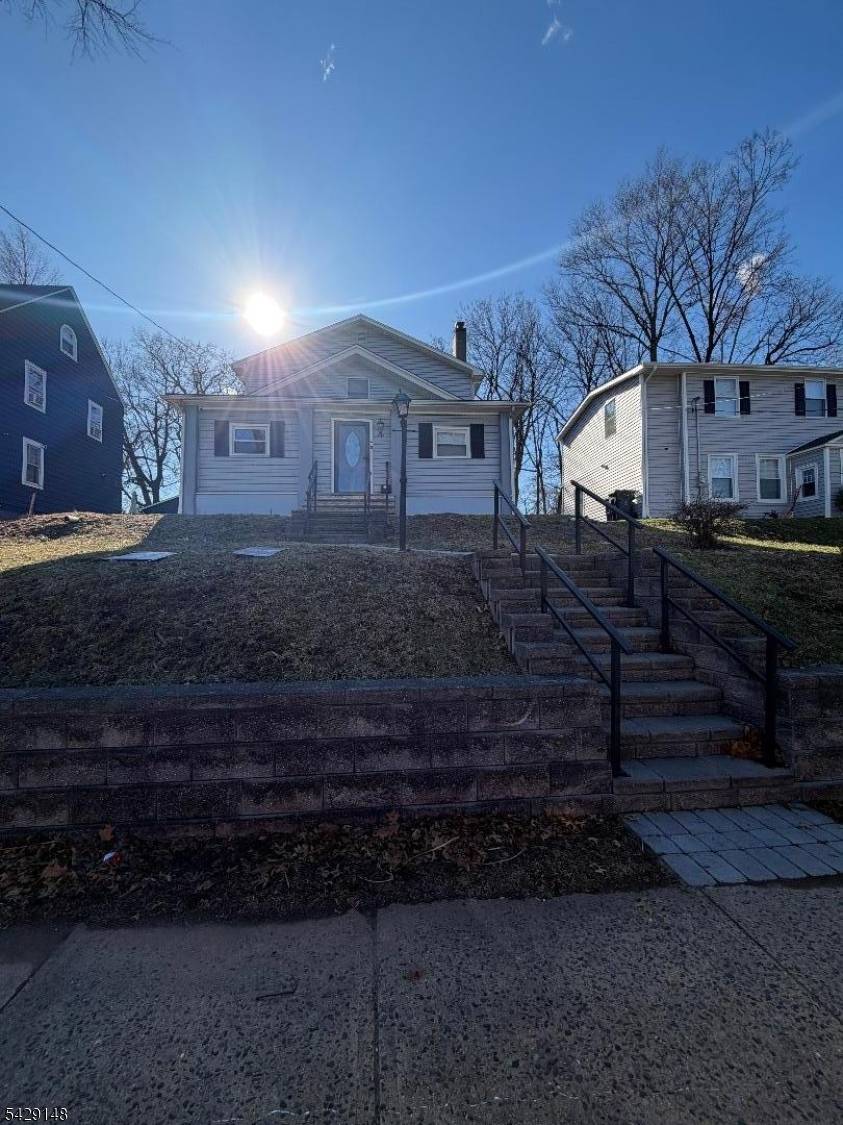 835 Dixie Ln, Plainfield City, NJ 07062