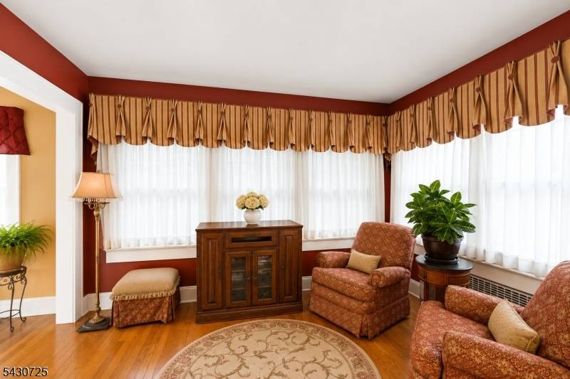 7 Wayland Dr, Verona Twp., NJ 07044