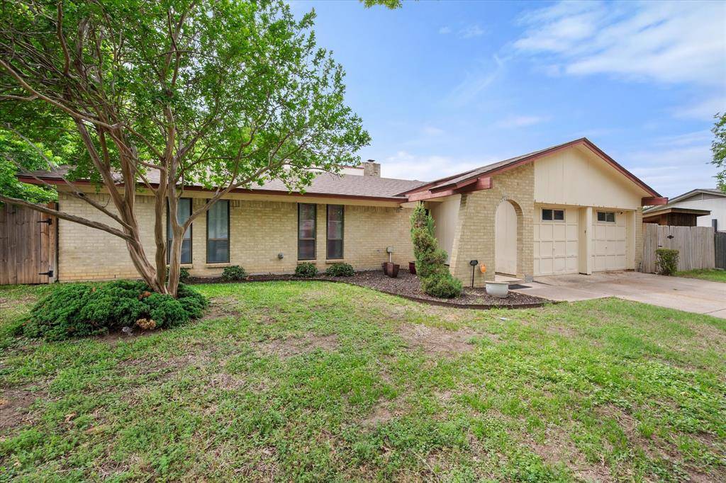 802 Crest Oak Court, Arlington, TX 76012